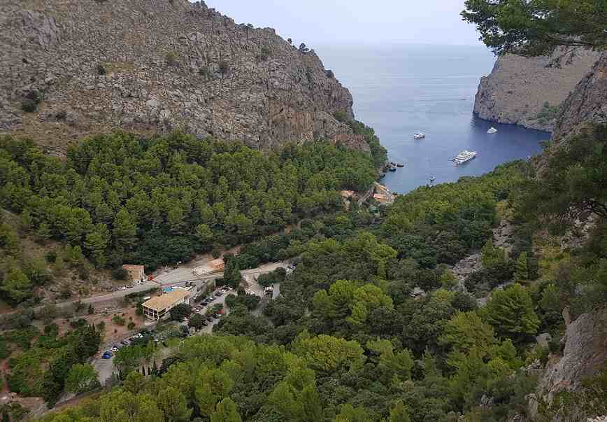 Inselrundfahrt-Mallorca-Ausblick-auf-sa-calobra
