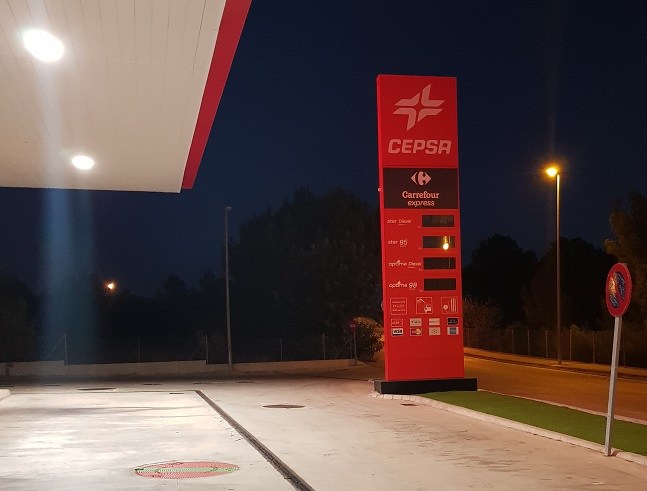 Einfahrt-Preistafel-Cepsa-Paguera-Tankstelle