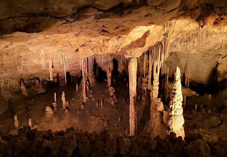 stalagmiten-in-der-hoehle
