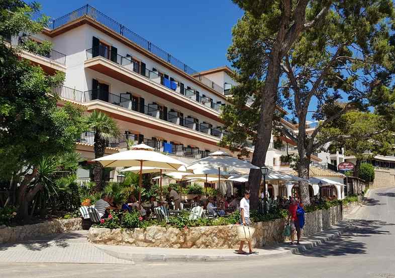 terrasse-cala-fornells-restaurant